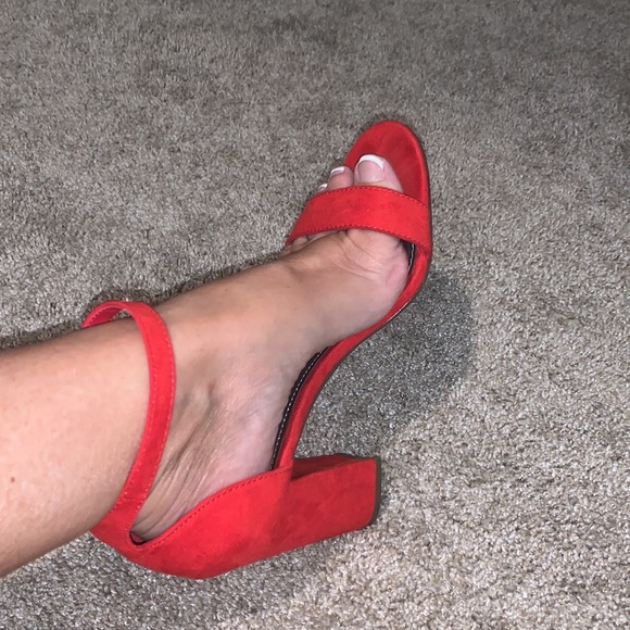 Red heels - Picture 4 of 5